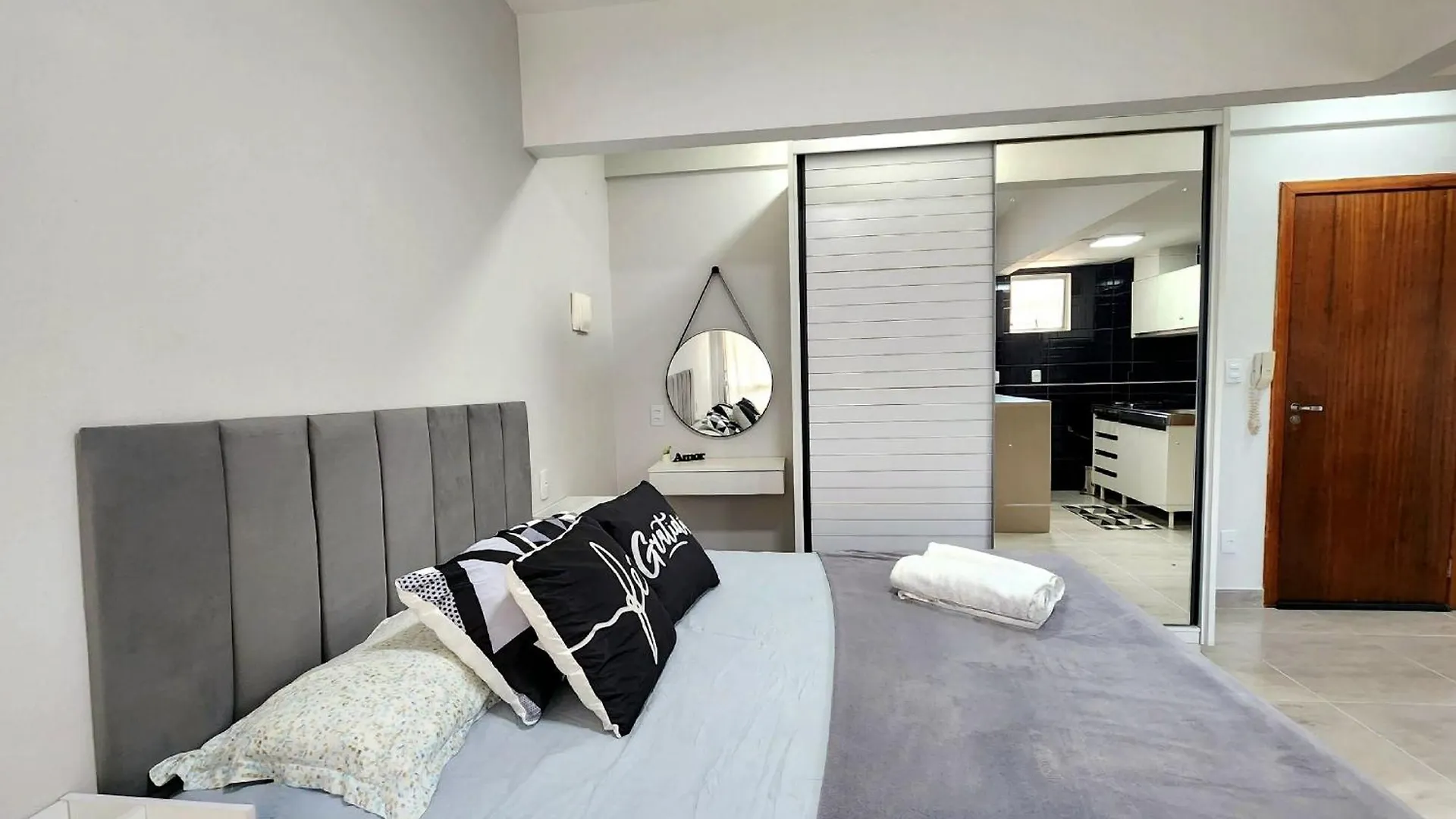 Loft Na Av. Meia Praia, ايتابيما