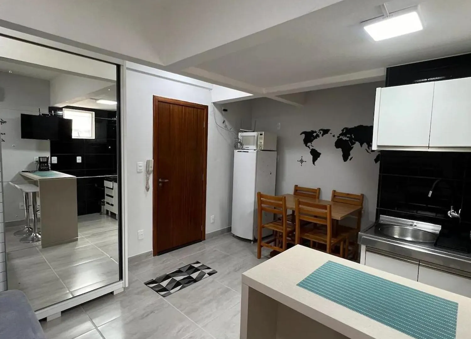 Loft Na Av. Meia Praia, ايتابيما البرازيل