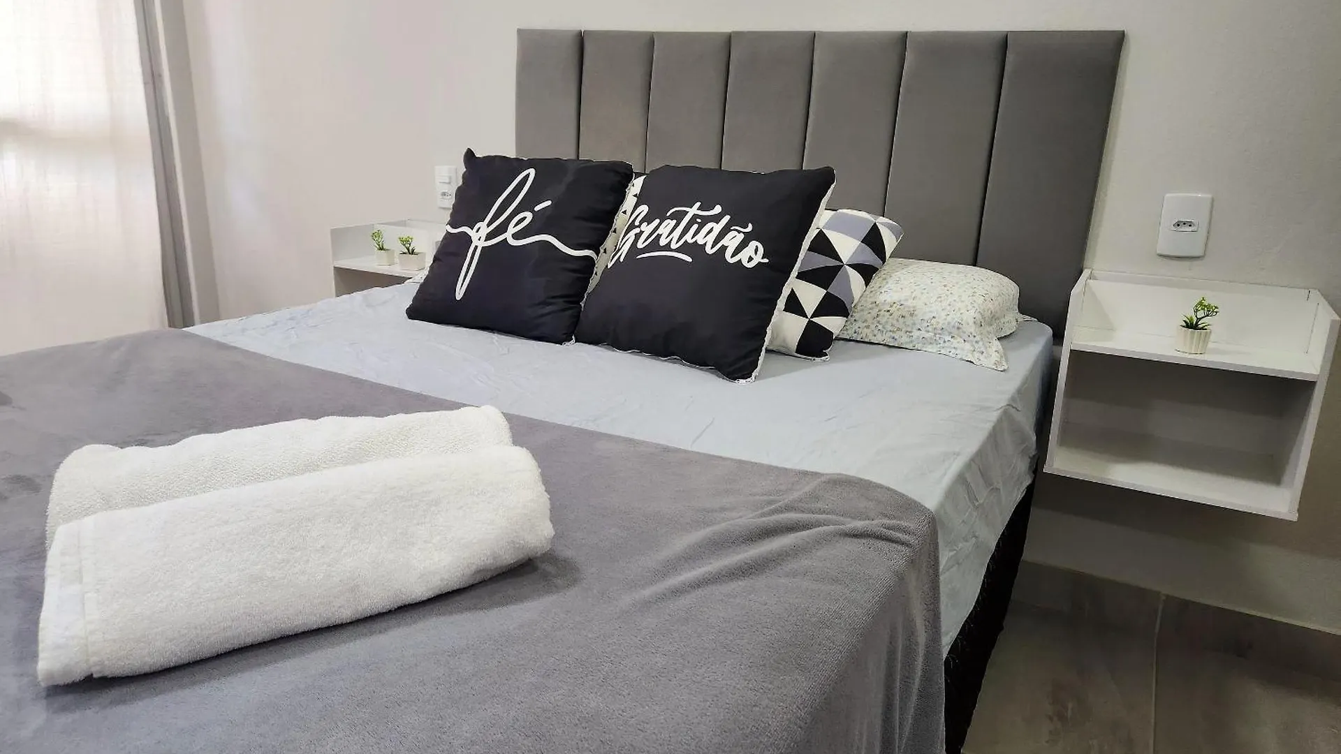 Loft Na Av. Meia Praia, ايتابيما شقة