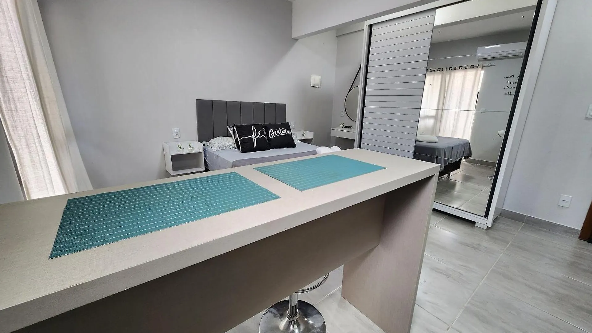 Loft Na Av. Meia Praia, 이타페마 아파트